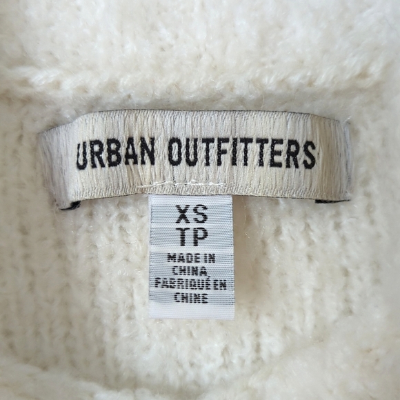 Urban Outfitters Avril Wool Blend Cropped Mock Neck Puff Sleeve Sweater Ivory XS - Picture 4 of 11
